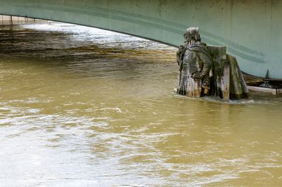 The statue "Le Zouave", installed on the pile of the Alma bridge, is traditionaly used as an unofficial flood marker to estimate the water level of the river Seine