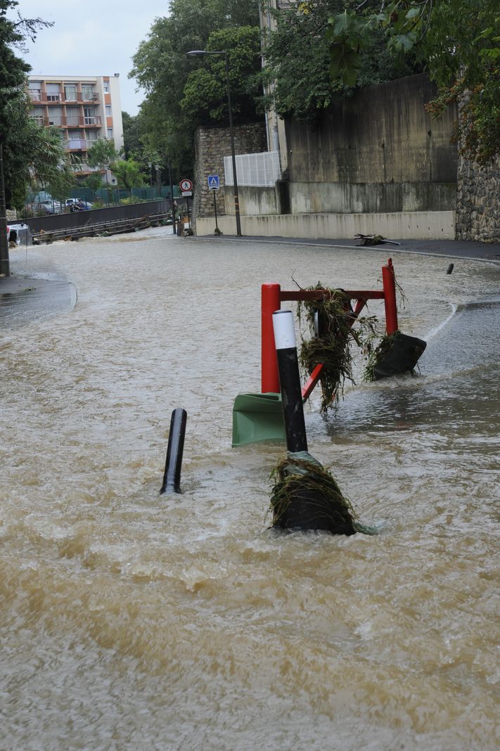 Route inondadée Nimes septembre 2014 Secteur route d'Ales