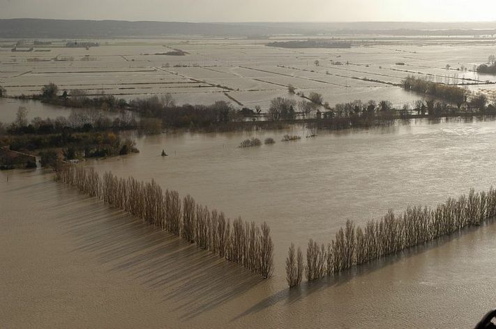 Plaine et champs du Rhône inondés décembre 2003