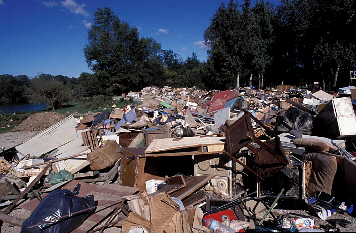 Gestion de crise inondation septembre 2002 déchet (© CD30)