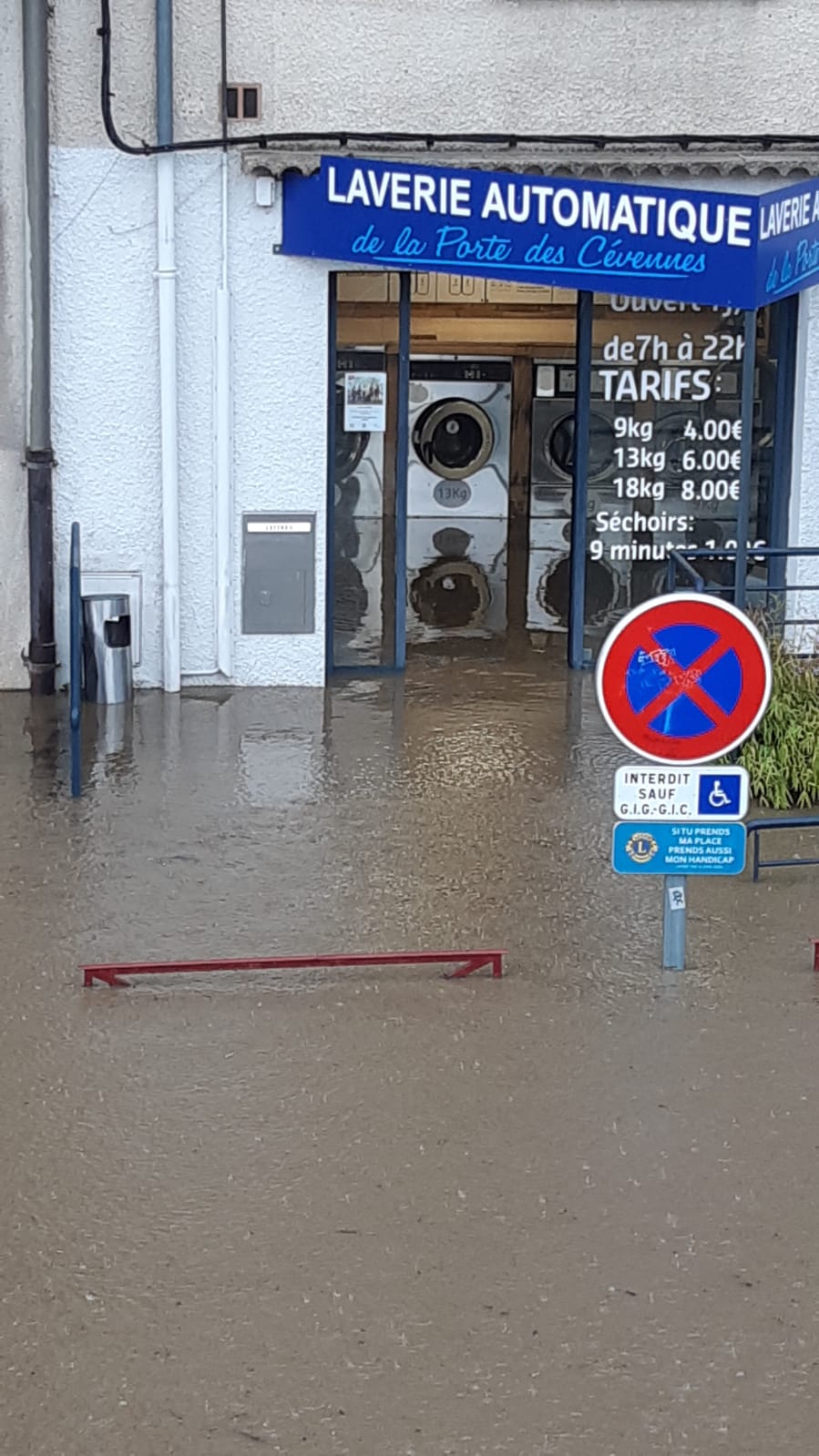 Crue sept 2020 sur le BV des Gardons dégât commerce (© EPTB Gardons)