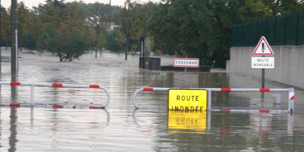 Gestion de crise inondation BV vistre 2014 Codognan barrierage (© Thomas CIRCUS)