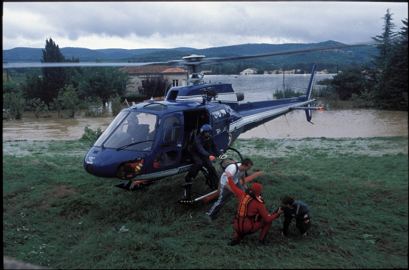 Gestion de crise inondation septembre 2002 opération de secours (© CD30)