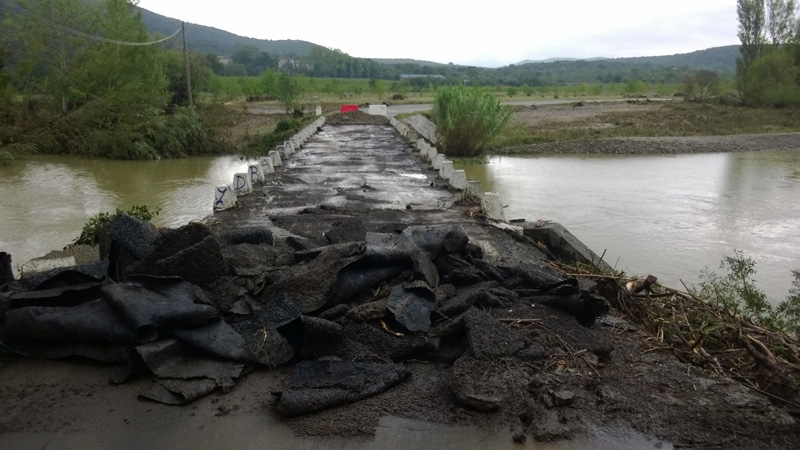Crue 2014 sur pont submersible à Conqueyrac (© CD30)