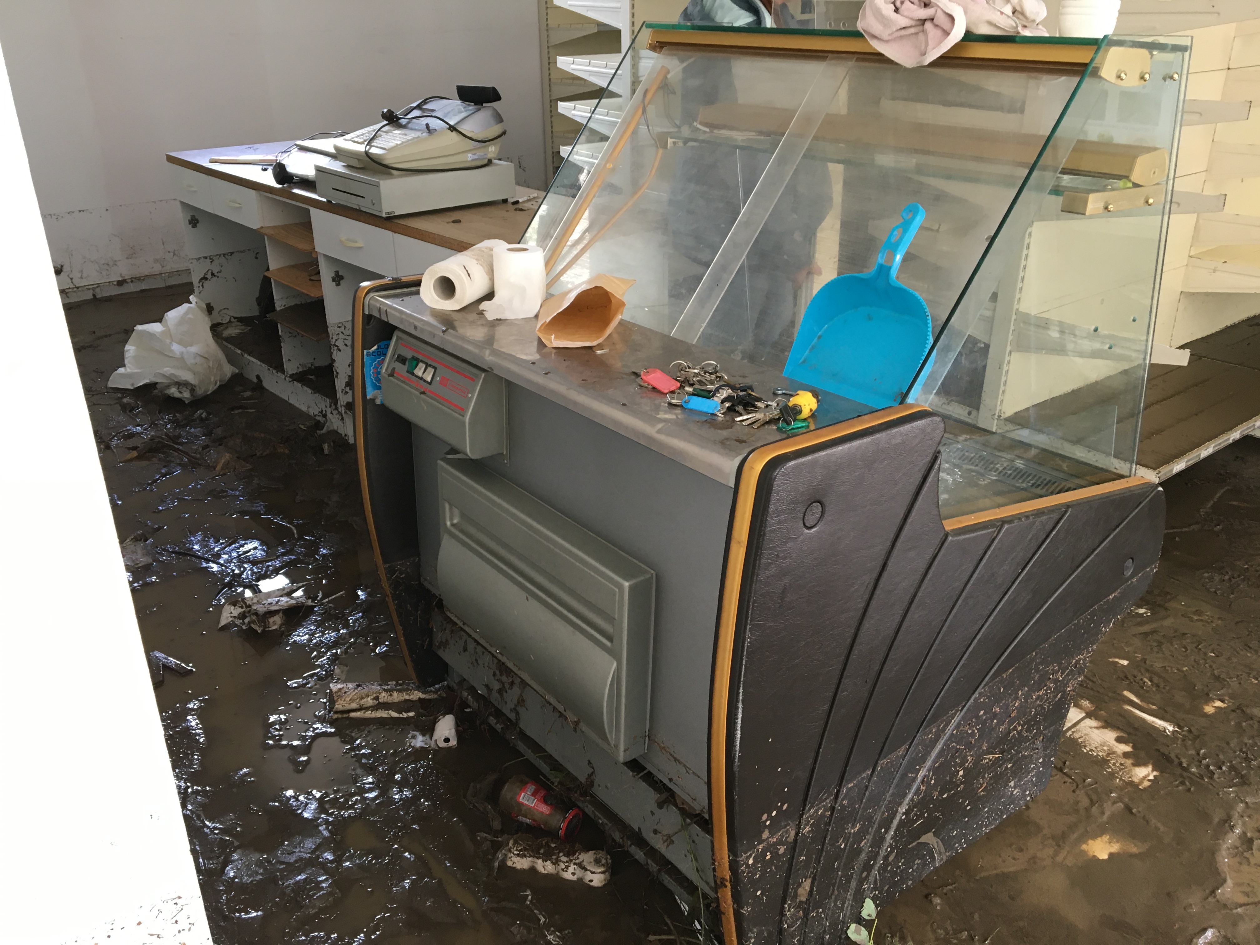 Crue sept 2020 sur le BV des Gardons dégâts dans commerce (© EPTB Gardons)